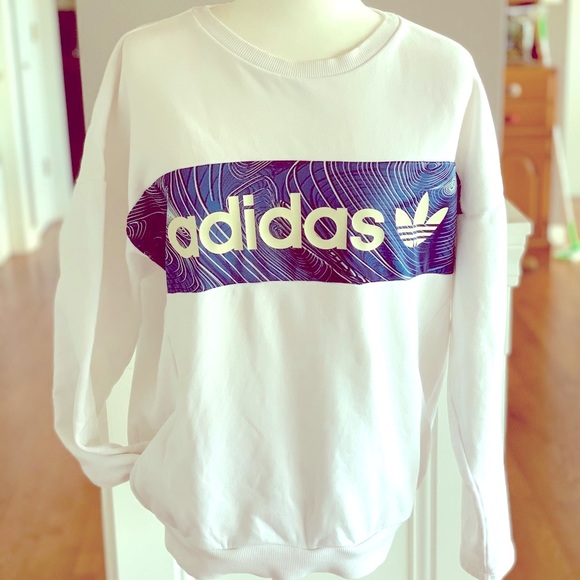 adidas Tops - Women’s Adidas sweatshirt with pockets size M